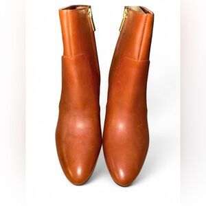 NIB Vince camuto size 9.5 chestnut brown Leather Ankle Boots- flawed
